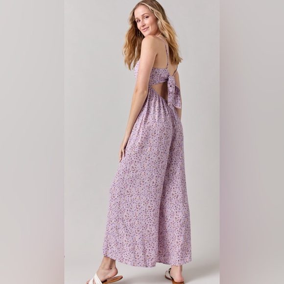 New Francesca’s Lucia Sleeveless Lavender Floral Print Bow Back Jumpsuit - Picture 3 of 6